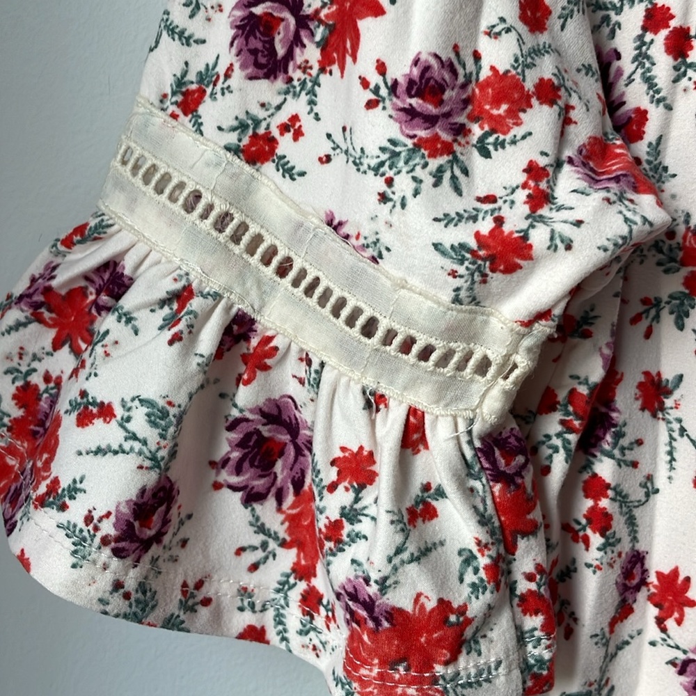 Floral Ruffle Sleeve Top - Picture 2 of 4